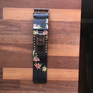 Vintage Ed Hardy watch w/thick leather band roses